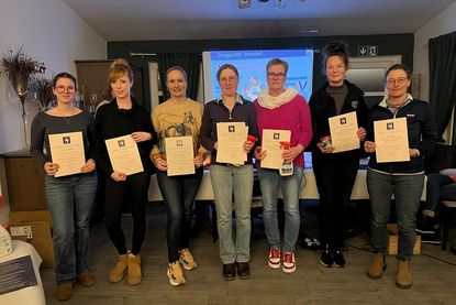 Sportliche Ehrungen für Anna-Lucia Poppe, Katharina Adam, Zara Adina von Zitzewitz, Hilke Schattner, Britta Specht, Stefanie Hendess und Nicole Ehlert (v. lks.).