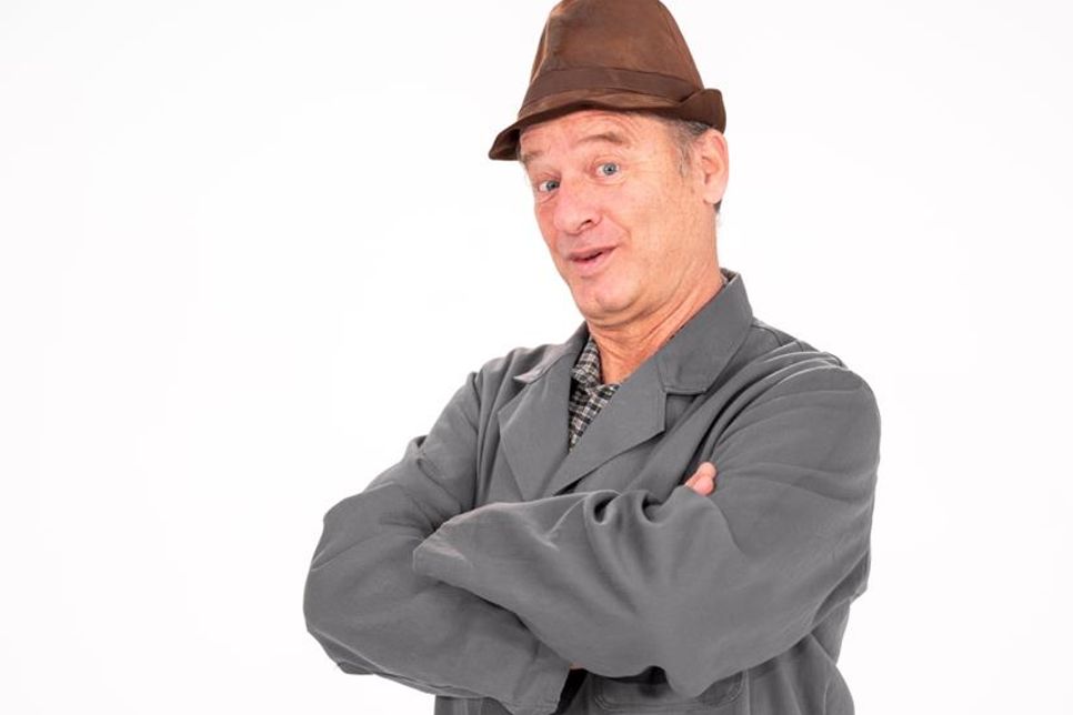 „Du lebst nur zweimal“, so der Titel der Komödie mit Tom Gerhardt alias Hausmeister Krause. (Foto: Julian Huke)