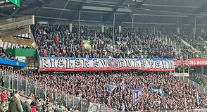 Starker Support: Die Kieler Fan-Kurve im Bremer Weser Stadion.