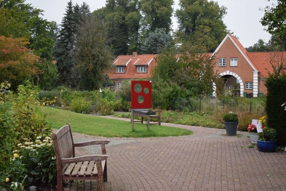 Die Grünanlage beim Haus am Klostergarten wurde mit Hilfe von Spenden und Eigenanteilen in eine wunderbare Oase der Sinne umgewandelt