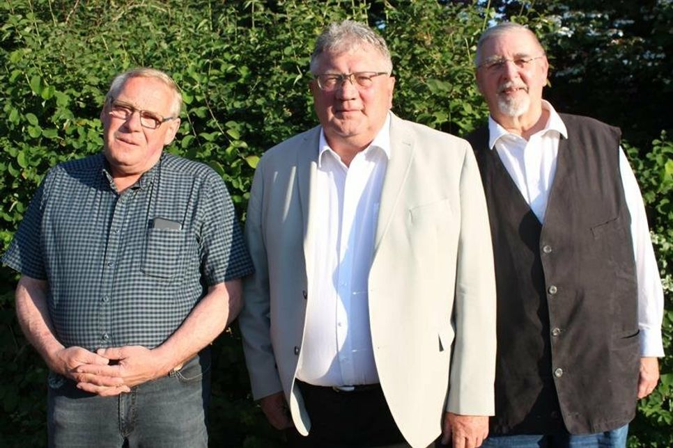 Bürgermeister Reinhard Schöning (Mitte) mit seinen Stellvertretern Gerhard Bedei (re.) und Hans-Peter Schock.