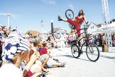 El Kote aus Chile ist ein gern gesehener Künstler beim Straßenkünstlerfestival in Scharbeutz. (Foto: www.luebecker-bucht-ostsee.de)
