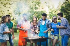 Mit Freunden und Bekannten grillen bringt immer Spaß. Wenn dann auch noch die Grillartikel so gut schmecken kann der Grillabend nicht getopt werden.