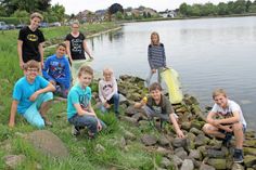 Im Schnitt 10 Kinder aus der 6a der Jacob-Lienau-Gemeinschaftsschule treffen sich mindestens einmal die Woche, um am Binnenwasser Müll zu sammeln.