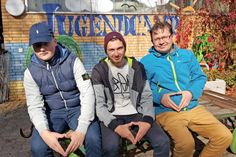 Jan Oertel und Kasper Rawojc vom Discoteam Grömitz mit Mathias Perlick vom Jugendlager Grömitz (v. lks.).