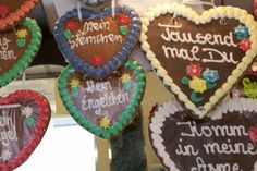 Mit typischen Jahrmarktsleckereien wird der Besuch der Traditionsveranstaltung versüßt.