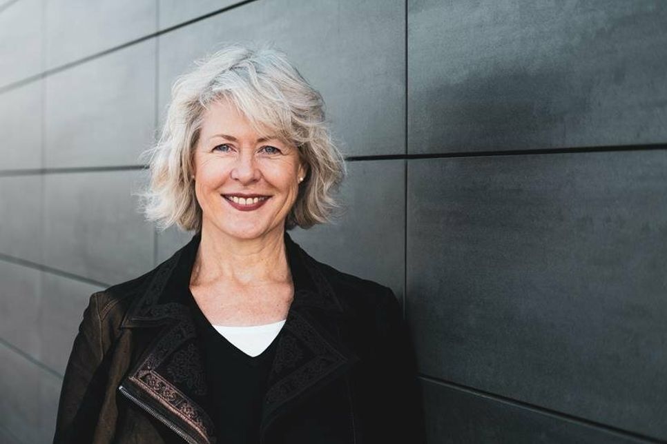 Im reporter in der Hochtorstraße 19 liest Schriftstellerin Angélique Mundt (Foto) aus ihrem Thriller „Trauma. Wenn sie sich erinnert, wird sie zur Mörderin“ und Malerin Brunhild Steiner stellt einige ihrer Werke aus.