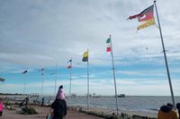 Zerfetzte Flaggen in Kellenhusen zeugen von der Wucht der orkanartigen Böen.