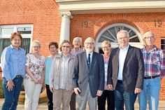 Immer gut gelaunt hat der Seniorenbeirat der Gemeinde Stockelsdorf um seinen Vorsitzenden Siegfried H. Müller (4.v.r.) ein abwechslungsreiches Programm für die Generation 60 plus auf die Beine gestellt. (Foto: Setje-Eilers)