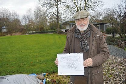 Viele kennen Wolfgang Scharf als Stadtjäger. Allerdings ist er auch Hobbyhistoriker und hat jetzt einen Jahreskalender 2023 mit eigenen Zeichnungen zugunsten des Fördervereins für das Museum der Stadt Bad Schwartau e.V. zusammmengestellt.