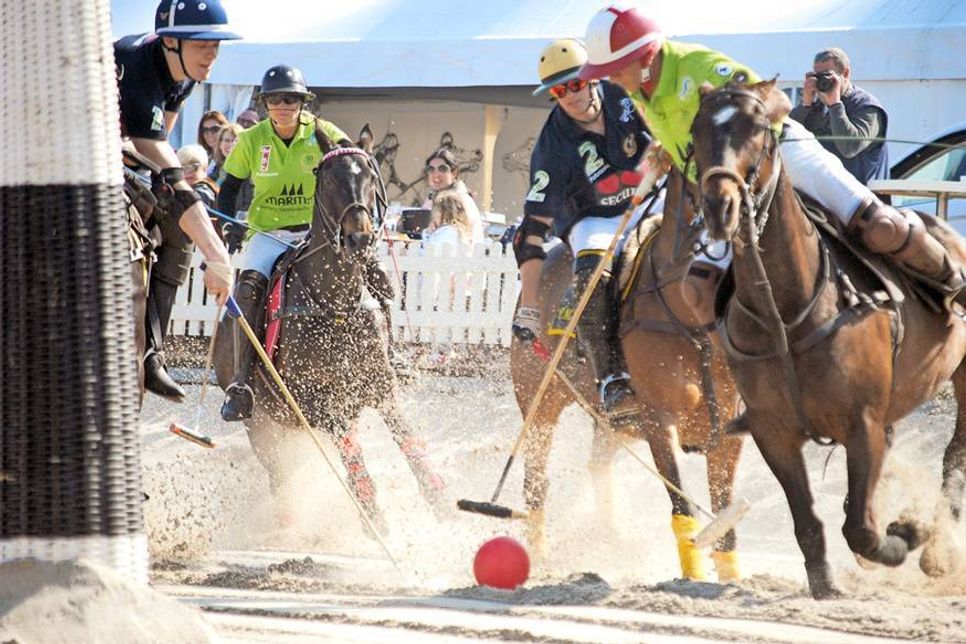Am kommenden Wochenende finden die „3. Deutschen Beach Polo Meisterschaften“ in Timmendorfer Strand statt. (Foto: Baltic Polo Events GmbH)