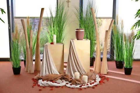 Würdevoll und individuell kümmert sich das Bestattungshaus Mielke um alle Belange in dieser schweren Lebenssituation, dem Verlust eines geliebten Menschen.