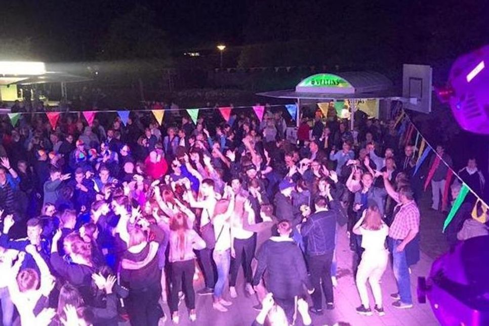 „Ein bisschen Spaß muss sein“, befanden zahlreiche Tanzbegeisterte am Freitagabend.
