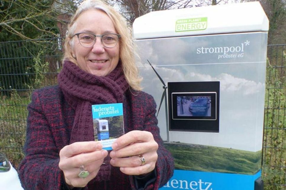 In diesem kleinen Flyer sind alle Ladesäulen des strompools probstei verzeichnet – eine davon gehört zur Station des strompool-e-Autos am Stakendorfer Tor in Schönberg.