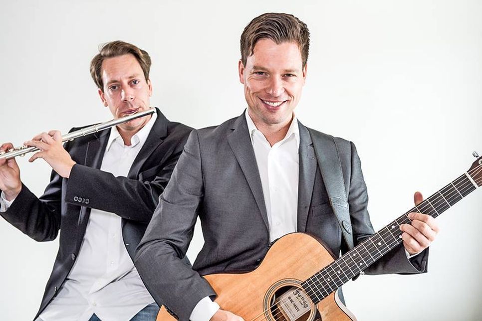 Das Musik-Duo „stay tuned“ sorgt ab 18.30 Uhr für die richtige Musik beim Dorffest in Haftkrug. (Foto:VA)