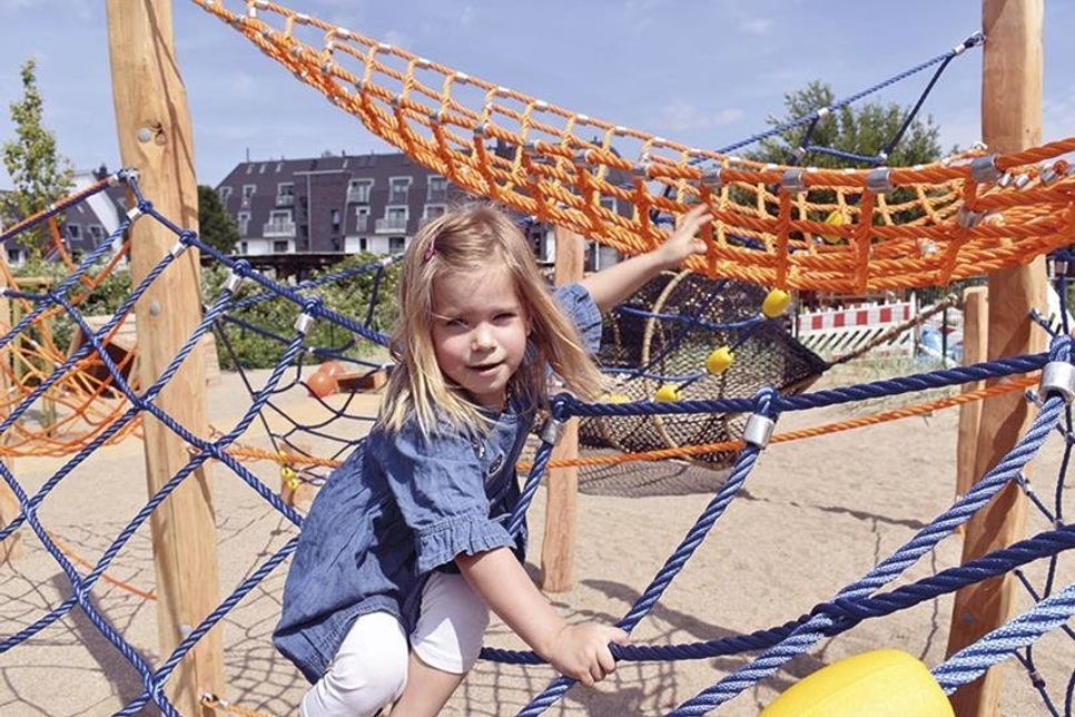 Die dreijährige Milena aus Niendorf testete auch schon mal den neuen Spielplatz an der Panganistraße. (Foto: René Kleinschmidt)