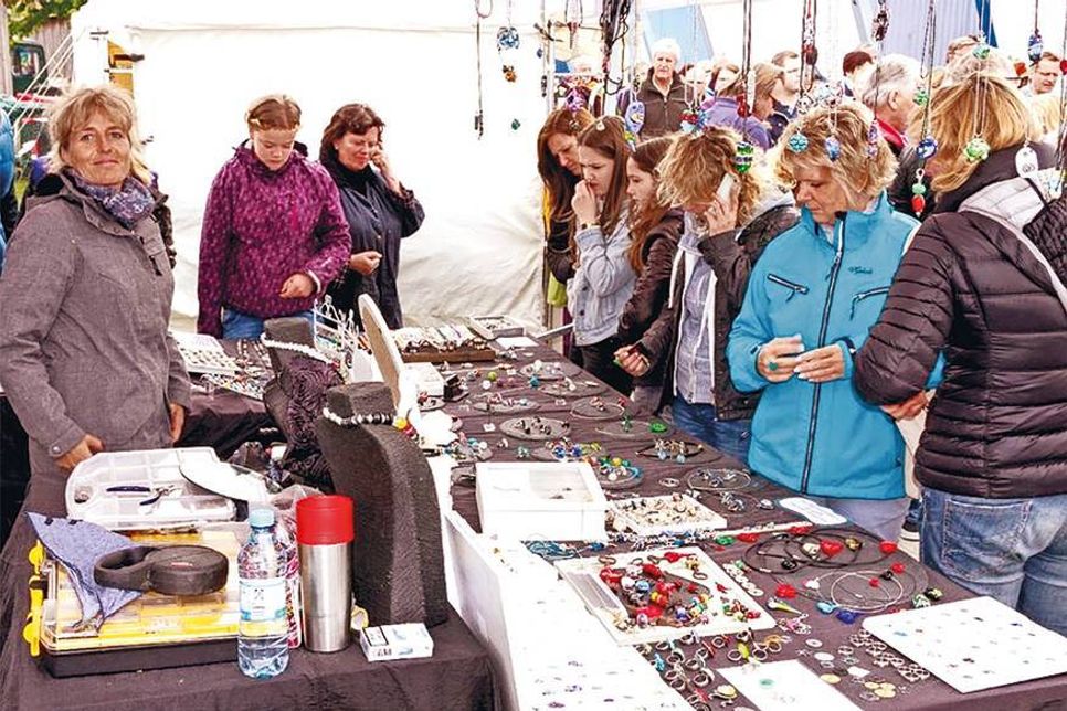 Am langen Pfingstwochenende gibt es bei „handgemacht“ wieder Kunsthandwerk &amp; Kurioses im Niendorfer Hafen zu sehen. (Foto: VA)