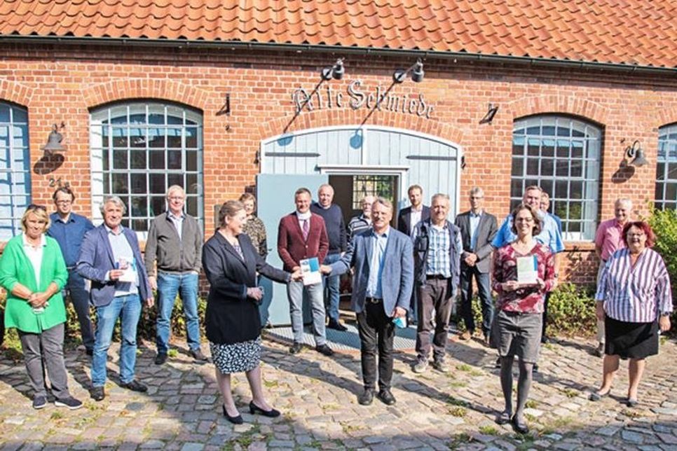 Für den Erhalt und die Reaktivierung der Bahnstrecke Malente-Lütjenborg wurde der Verein „Schienenverkehr Malente – Lütjenburg e.V.“ gegründet.
