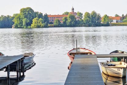 Der Blick aufs Schloss über die Steganlage ist ein Highlight.