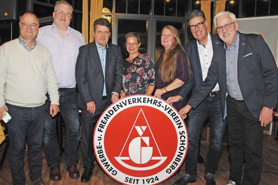 Sie sind der aktuelle Vorstand des Gewerbevereins Schönberg: v.l. Felix Franke, Dirk Bensien, Wulf Müller, Katja Wildner, Andrea Jörn, Knut Lindau, Ralf Schletze.