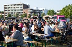 Verschiedene Streetfood-Anbieter aus der Region präsentieren auf der Wiese Uferstraße ihre leckeren Auf-die-Hand-Kreationen.