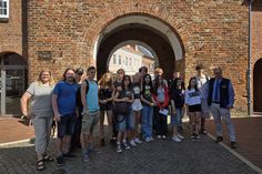Bürgermeister Mirko Spieckermann begrüßte die internationale Gruppe der Gedenkstätte Ahrensbök und kam mit ihr über das aktuelle Gedenken und das geplante Cap-Arcona-Dokumentationszentrum ins Gespräch.