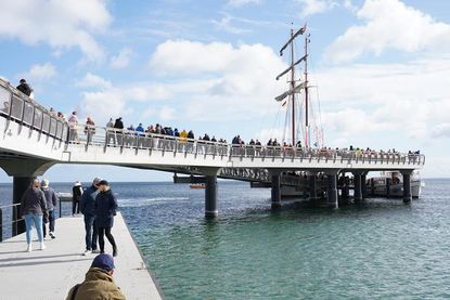 Bootsanleger und Badeponton, die Seebrücke macht jetzt schon Lust auf den Sommer 2025.
