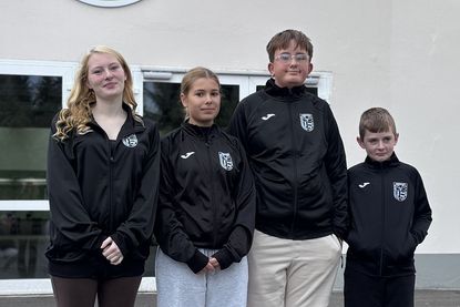 Jugendwartin Lisa Forman mit den Jungschützen Liah Danielczyk, Matteo Stark und Stian Funke.