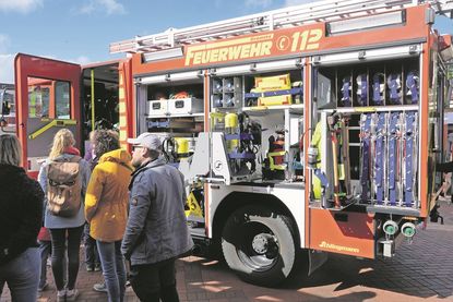 Die Fahrzeugschau der Freiwilligen Feuerwehr Grömitz bot Einblicke in die Technik und den Einsatzalltag der Feuerwehr.