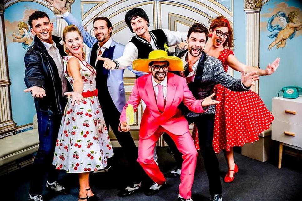 Das Ensemble von „Avanti! Avanti!“.