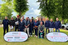 Siegerfoto mit den Gewinnern und (vorne lks.) Spielführer Thomas Kühne sowie dem Expert-Team (v. re.) Norman Bock, Peter Meineke, Phillipp Meineke und André Köllner.