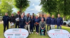 Siegerfoto mit den Gewinnern und (vorne lks.) Spielführer Thomas Kühne sowie dem Expert-Team (v. re.) Norman Bock, Peter Meineke, Phillipp Meineke und André Köllner.