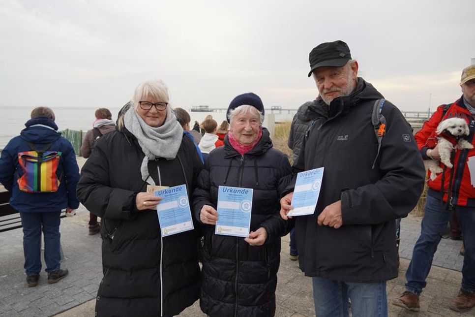 Alle Mitwirkenden durften sich danach eine Urkunde abholen.