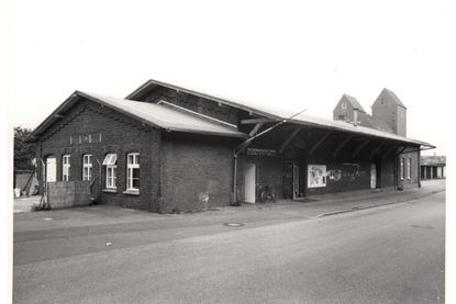 Aus der etwas tristen Güterabfertigungshalle der Deutschen Bahn wurde in viel Eigenleistungen ein „echtes“ Bürgerforum mit vielen Veranstaltungen aus allen Kultursparten.