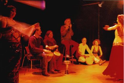 Auftritt einer Bauchtanzgruppe im Jahr 2011.