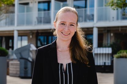 Pia-Justine Longe betreibt den Indoorflohmarkt „Flohby“ in Neustadt und wurde jetzt für ihre Idee ausgezeichnet.