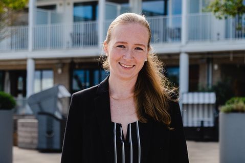 Pia-Justine Longe betreibt den Indoorflohmarkt „Flohby“ in Neustadt und wurde jetzt für ihre Idee ausgezeichnet.