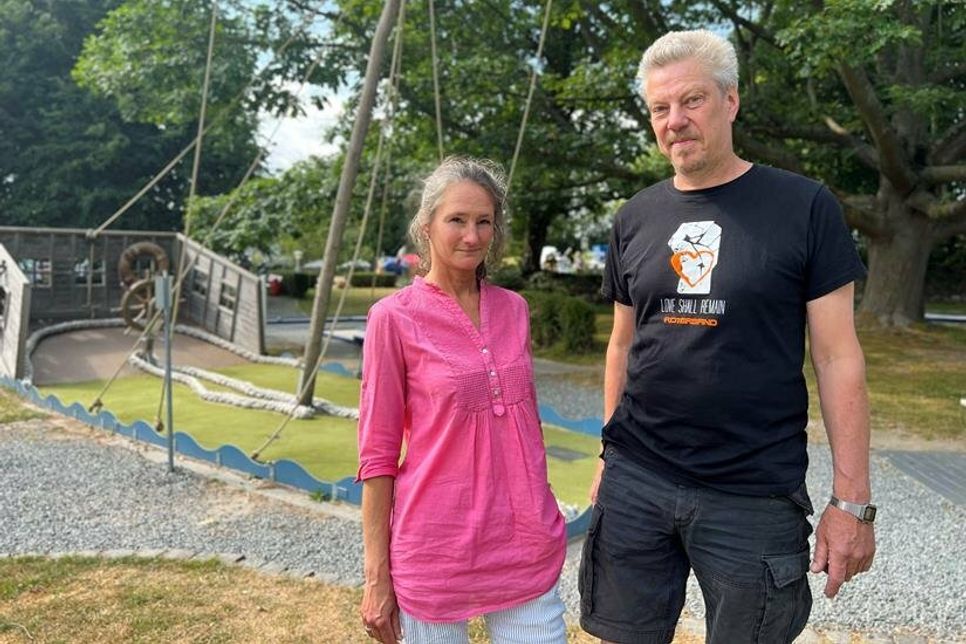 Jennifer Sausner und Gunnar Steenbock betreiben den Minigolfplatz Ahoi an der Strandpromenade 1 und das Kurhotel Steenbock im Schützenweg 2.
