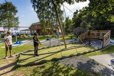 Neben 18 klassischen Minigolfbahnen gibt es auf dem Platz an der Strandpromenade 1 fünf Abenteuerbahnen, die besonders viel Spaß machen.