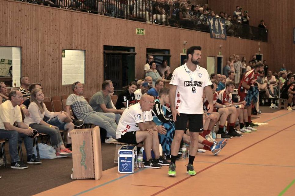 Ein Star auf der Bank: Lemgos Trainer Florian Kehrmann zählte zur deutschen Weltmeistermannschaft 2007.