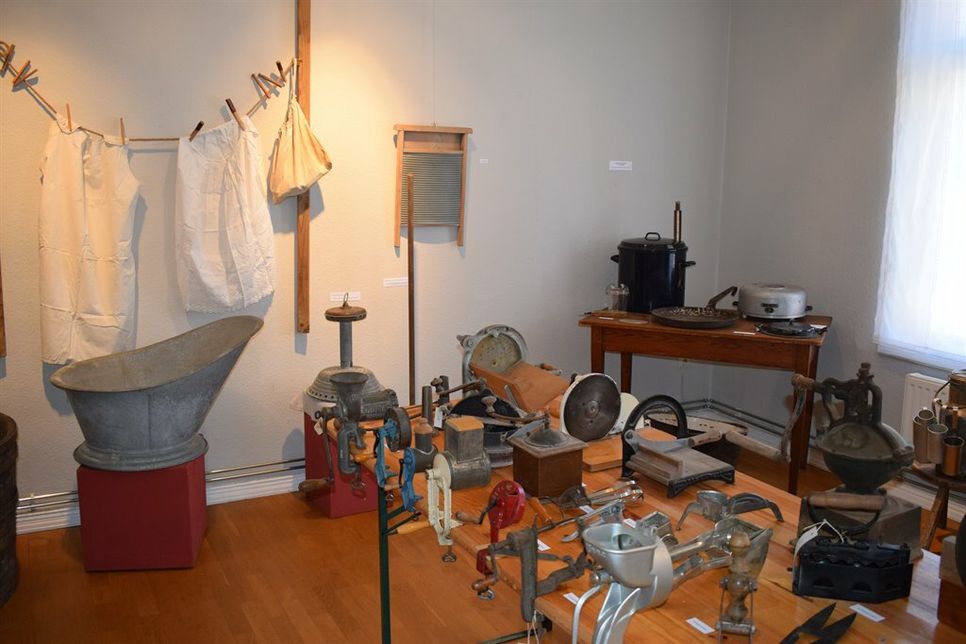 Alltagshilfen aus vergangenen Zeiten präsentiert das Preetzer Heimatmuseum in seiner neuen Ausstellung.