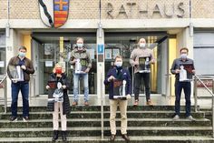 Senden unter dem Motto „Stadt gegen Gewalt – Männer für Frauen“ ein klares Signal aus dem Rathaus: Erik Damm (v.l.), Tanja Gorodiski, Carsten Henck, Dr. Uwe Brinkmann, Andreas Konczal und Uwe Böttcher.