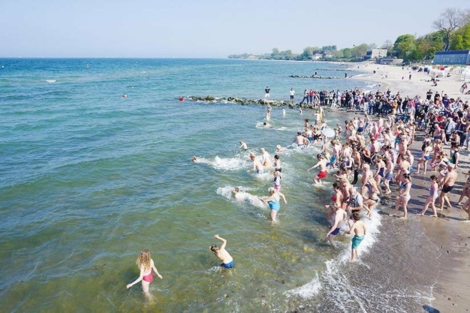 Am kommenden Samstag findet das traditionelle Anbaden an der Niendorfer Seebrücke statt.