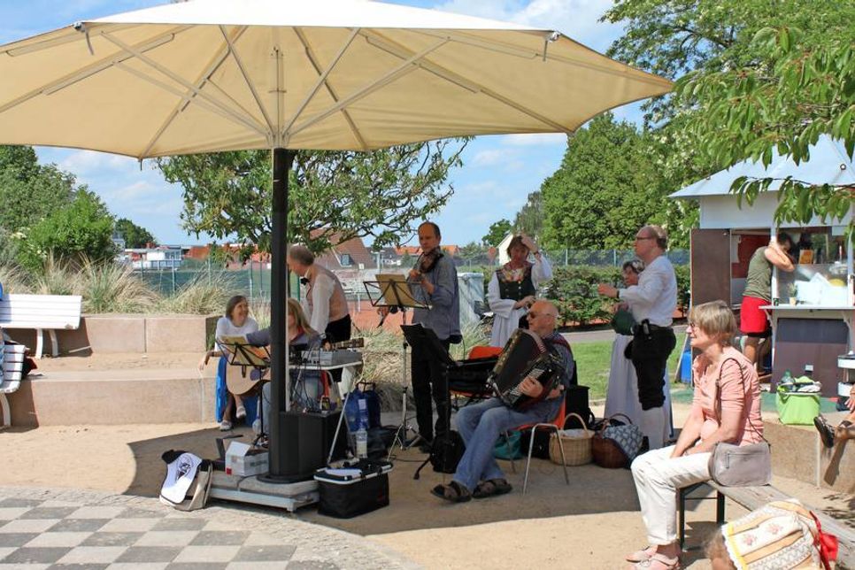 Livemusik von Martin Ströfer sorgte für festliches Ambiente.