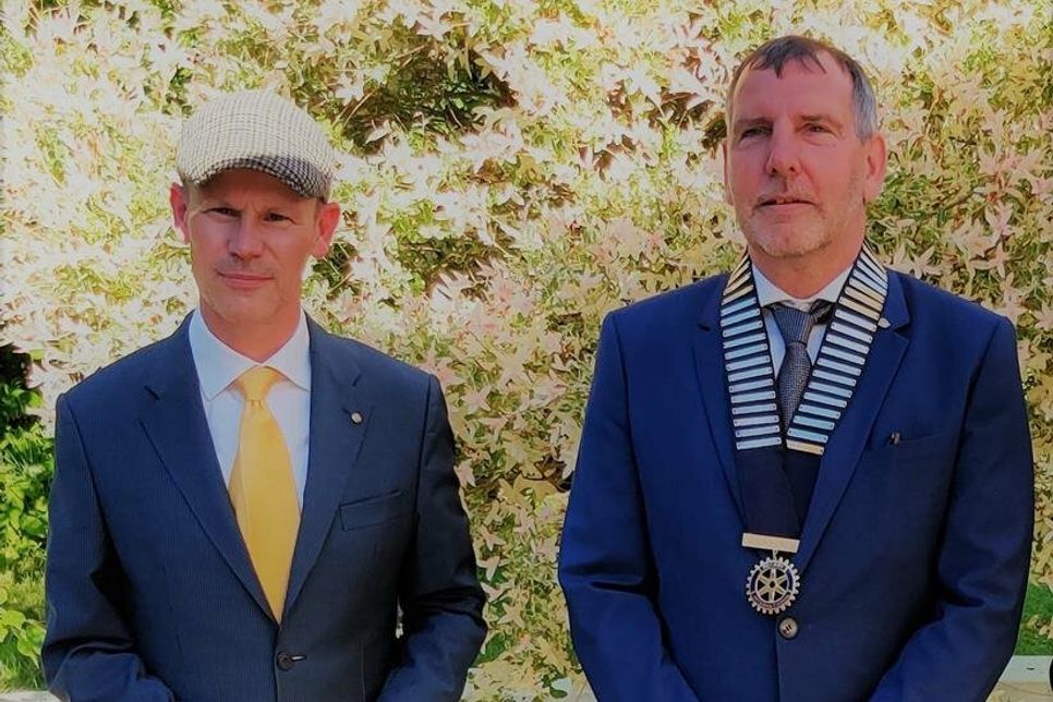Axel Sommerlatt (lks.) übergibt das Präsidentenamt an Volker Koppitz (re.).