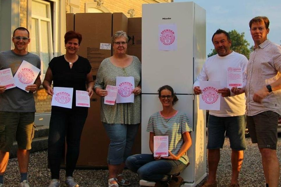 von links: Holger Wilder, Ulrike von links: Holger Wilder, Ulrike Lafrenz, Tafelchefin Angelika Fleth, Nina Weilandt, Oliver Wendt und Carsten Paulsen, Tafelchefin Angelika Fleth, Nina Weilandt, Oliver Wendt und Carsten Paulsen