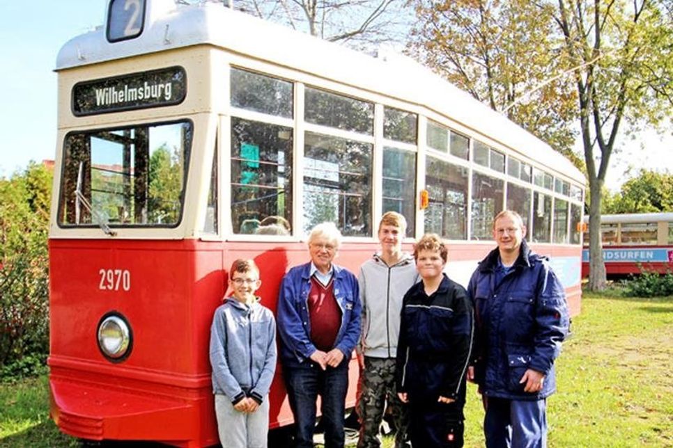 Jugendtage bei der Museumsbahn: (v. l.) Ben Lüdke, Dr. Detlef Schulze-Hagenest, York und Connor Krug und Herr Lüdke.