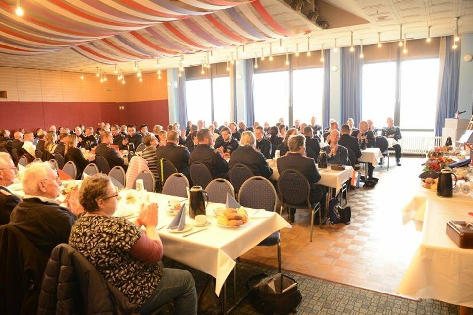 Nach den Festreden wurde sich beim gemeinsamen Frühstück im Kursaal gestärkt.
