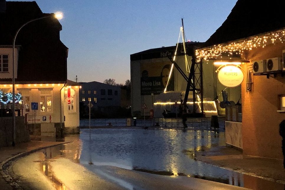 Gegen Nachmittag war auf der „Schiffbrücke“ kein Durchkommen mehr.
