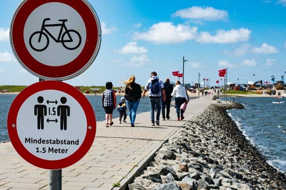 Die Abstands- und Hygieneregeln gelten weiter. (Foto: Staatskanzlei.)